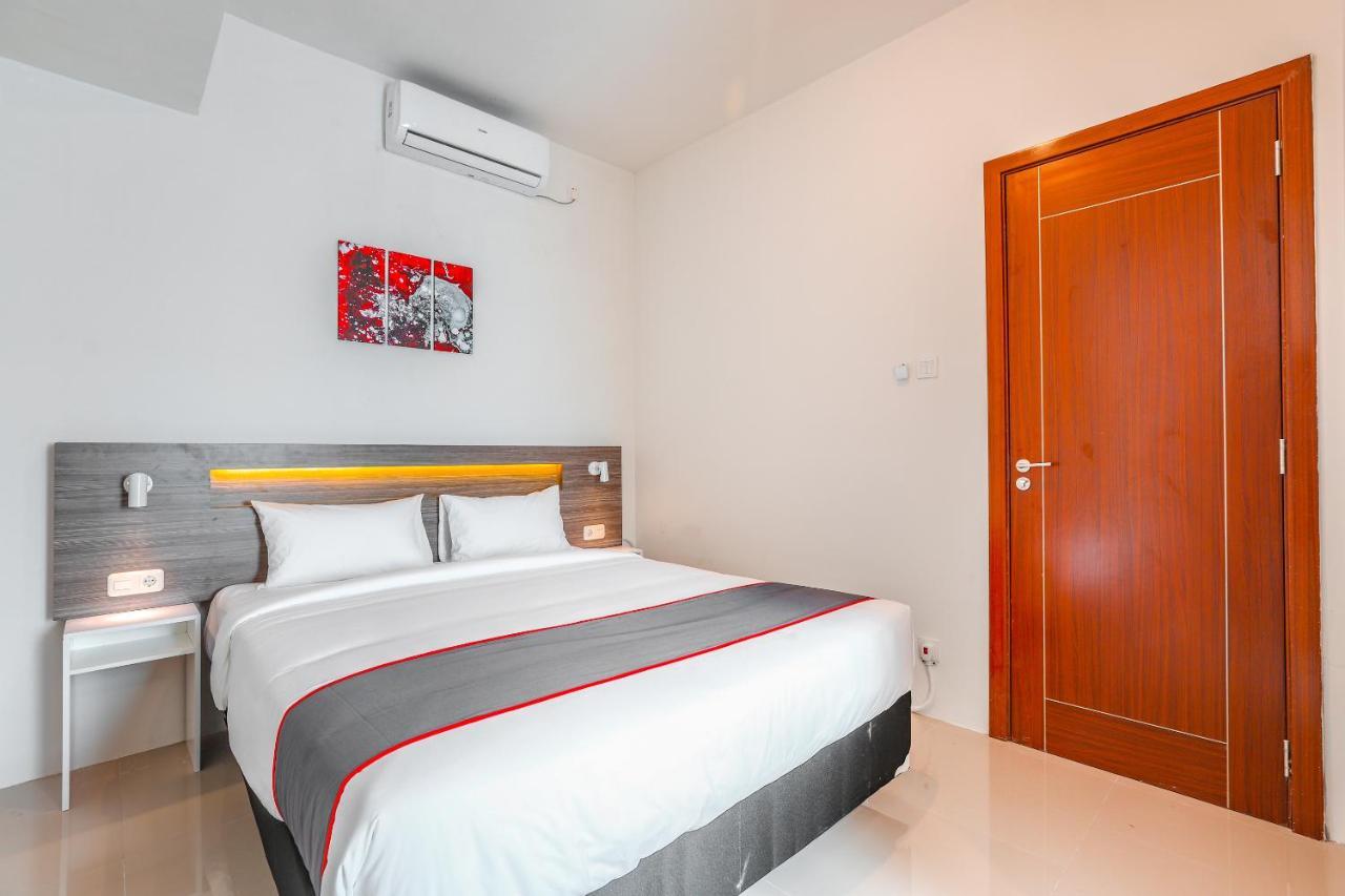 Super Oyo Collection O 16 Vittoria Residence Jakarta Buitenkant foto