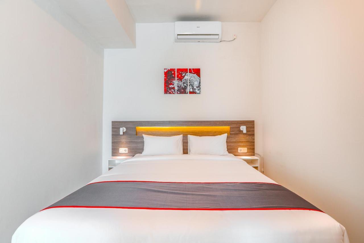 Super Oyo Collection O 16 Vittoria Residence Jakarta Buitenkant foto