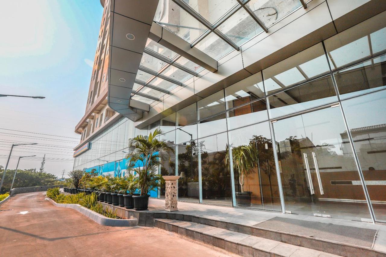 Super Oyo Collection O 16 Vittoria Residence Jakarta Buitenkant foto