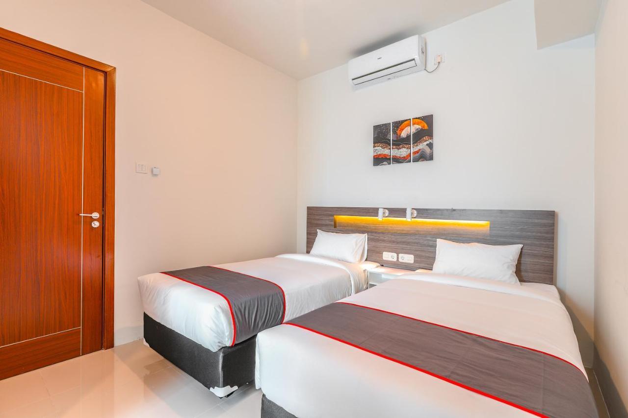 Super Oyo Collection O 16 Vittoria Residence Jakarta Buitenkant foto