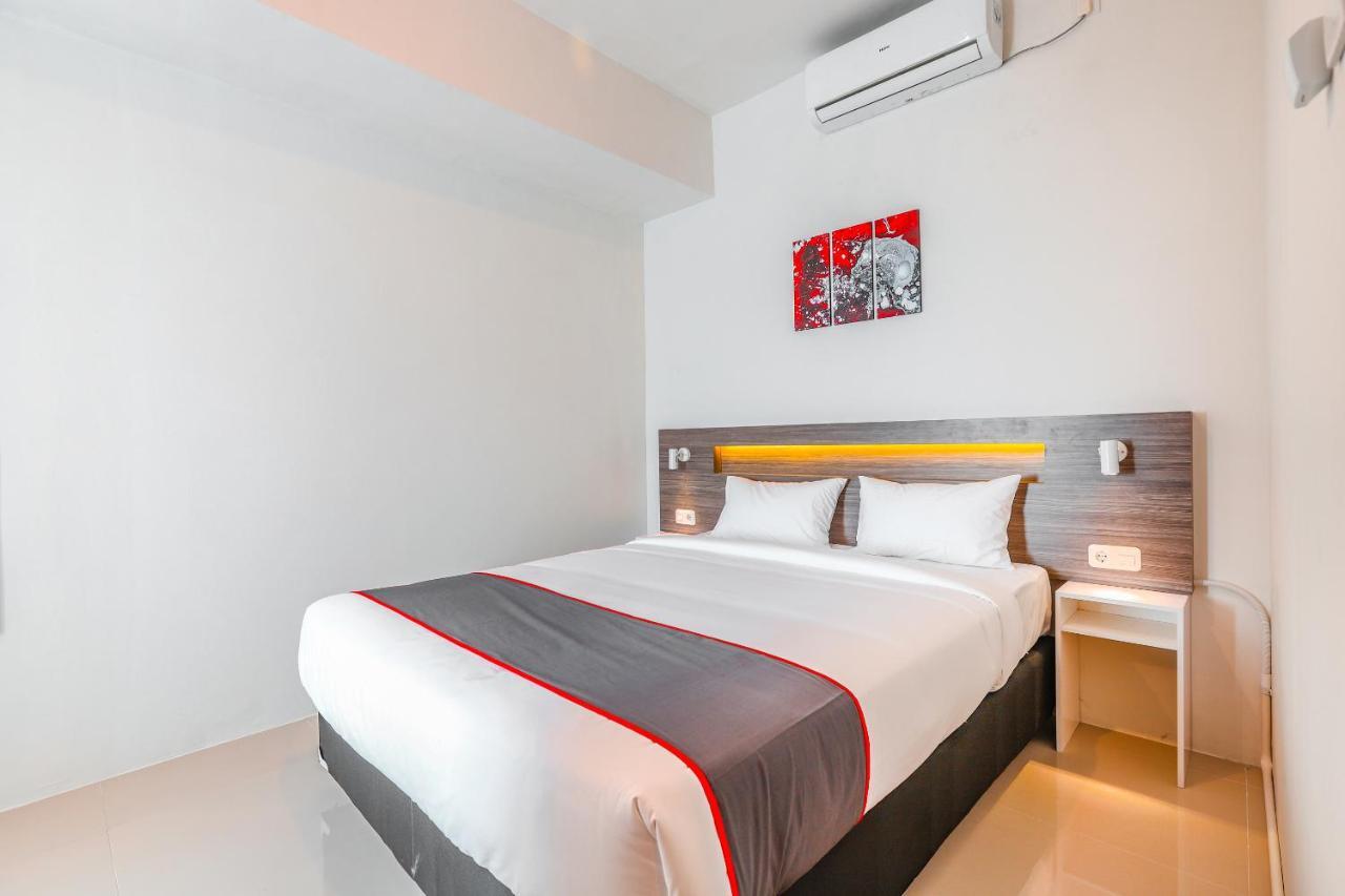 Super Oyo Collection O 16 Vittoria Residence Jakarta Buitenkant foto